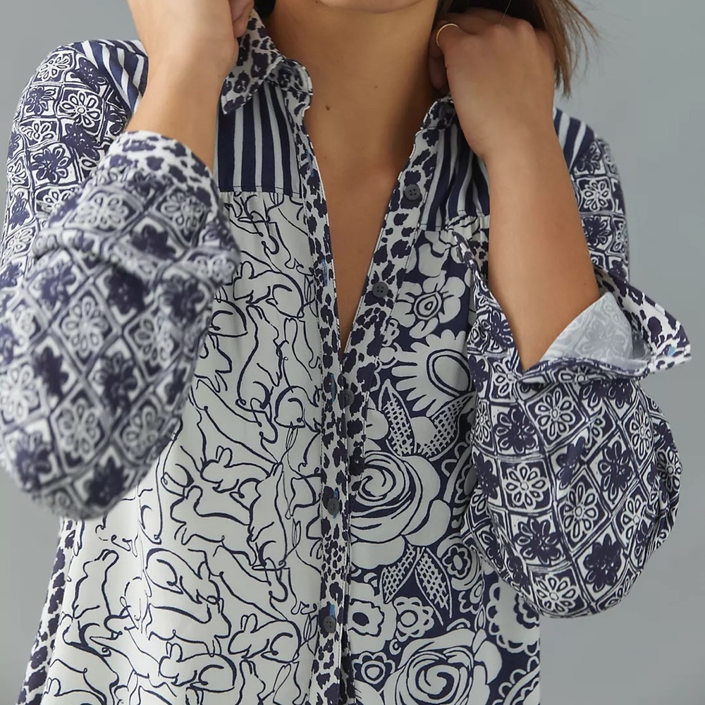 Anthropologie Mauve Navy and White Floral Button Down Shirt size Small
